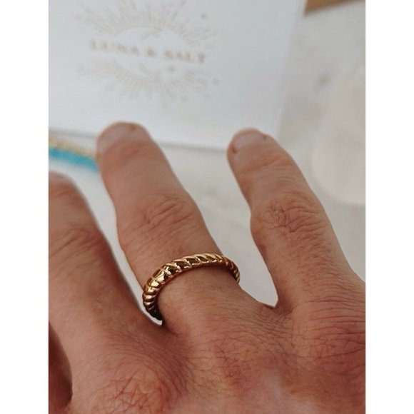 Waterproof Gold Ring Twisted Dome Ring 18K Gold Stacking Ring For Women - Picture 3 of 7